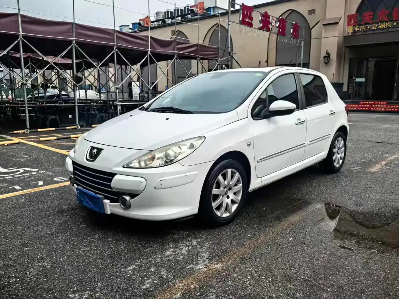 Peugeot 307 2013 Hatchback 1.6L Automatic Comfort Edition — миниатюра 3