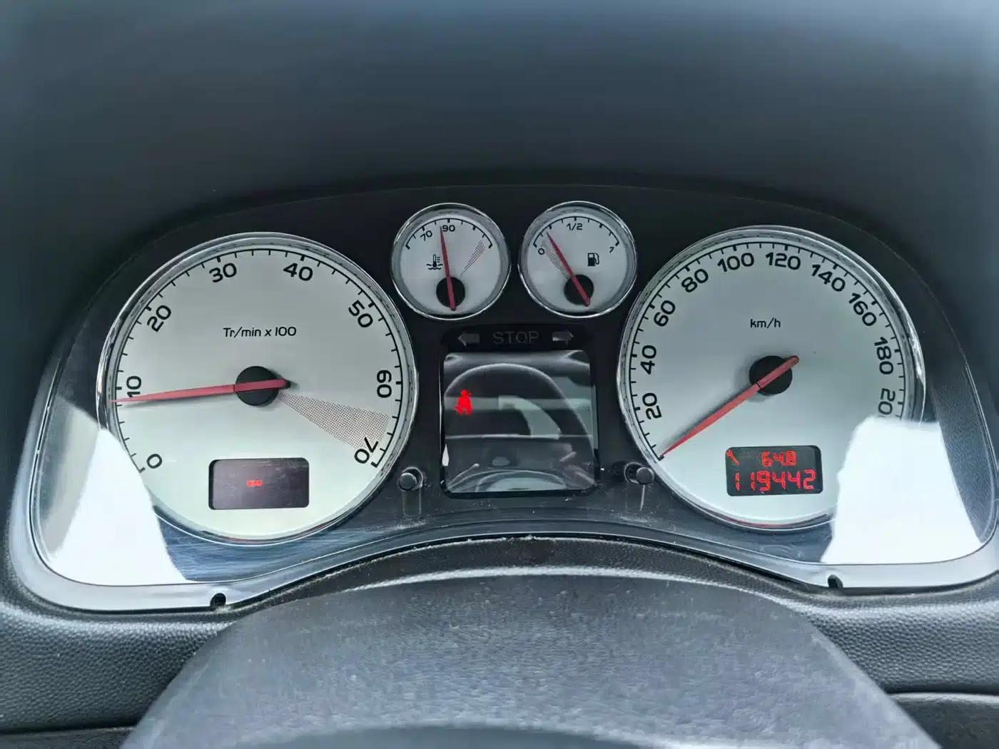 Peugeot 307 2013 Hatchback 1.6L Automatic Comfort Edition — миниатюра 22