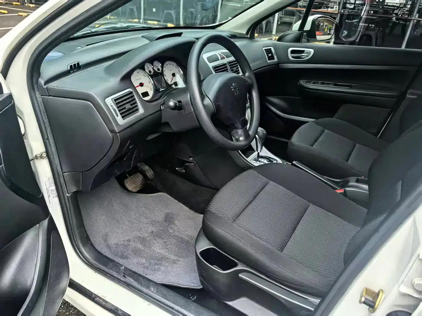 Peugeot 307 2013 Hatchback 1.6L Automatic Comfort Edition — миниатюра 7