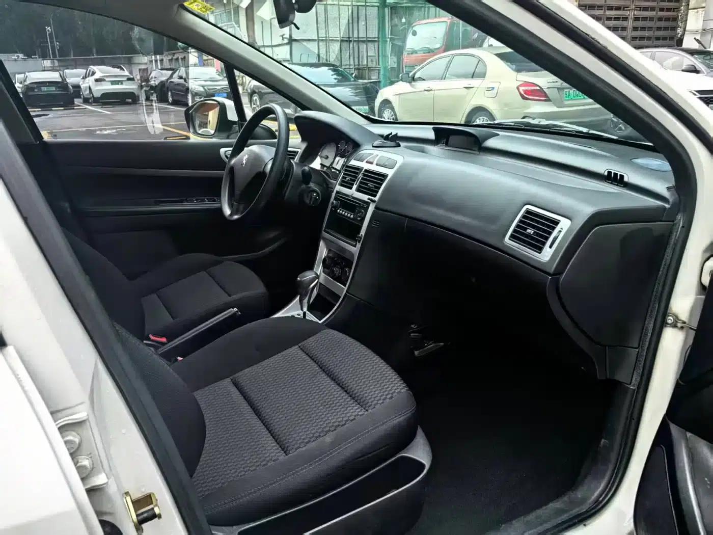 Peugeot 307 2013 Hatchback 1.6L Automatic Comfort Edition — миниатюра 8