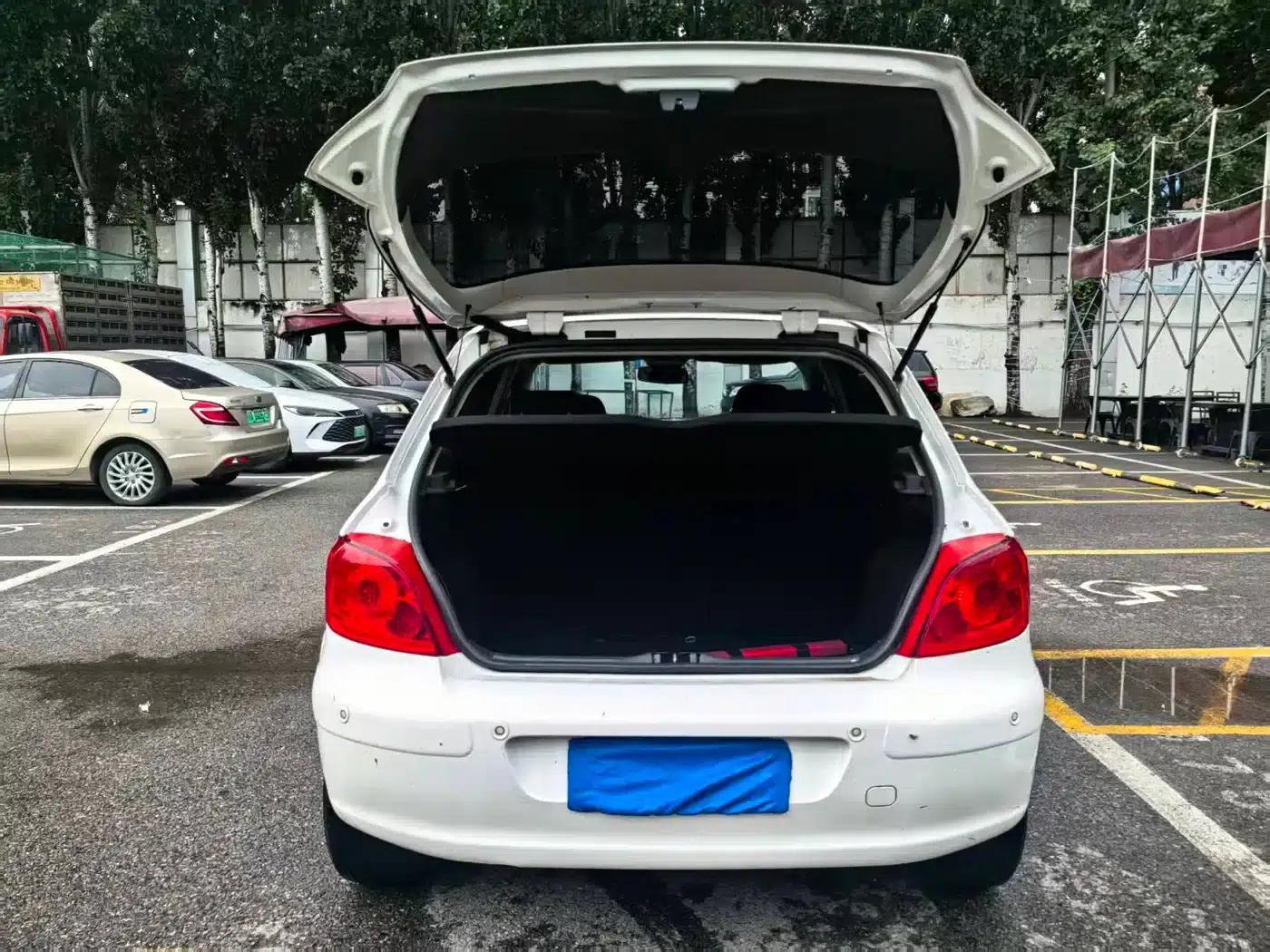 Peugeot 307 2013 Hatchback 1.6L Automatic Comfort Edition — миниатюра 10