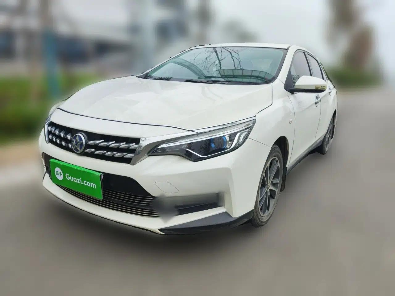 Venucia D60 2019 100 000 Glory 1.6L Entry Manual ChenShang Edition China VI — миниатюра 1