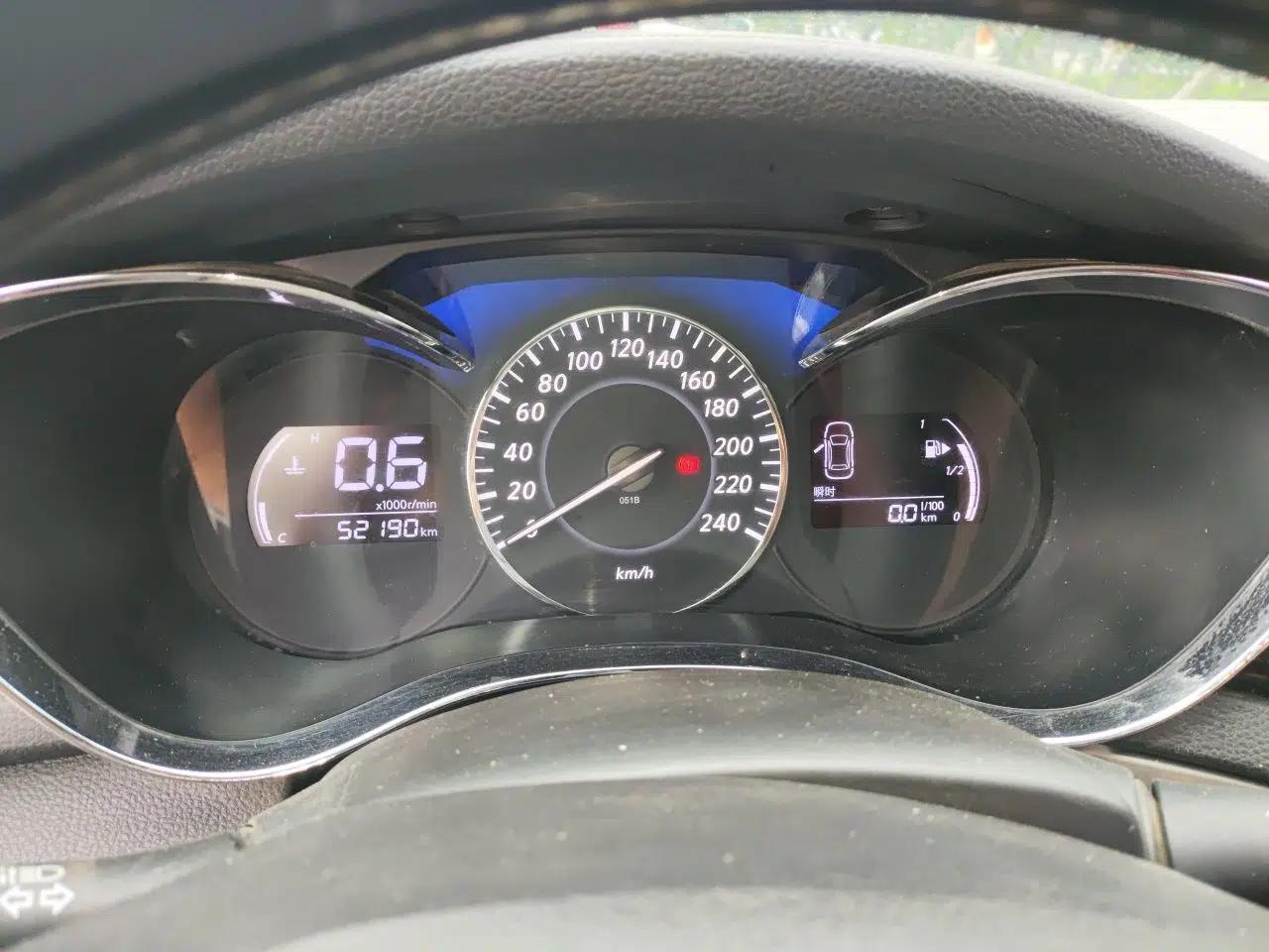 Venucia D60 2019 100 000 Glory 1.6L Entry Manual ChenShang Edition China VI — миниатюра 11