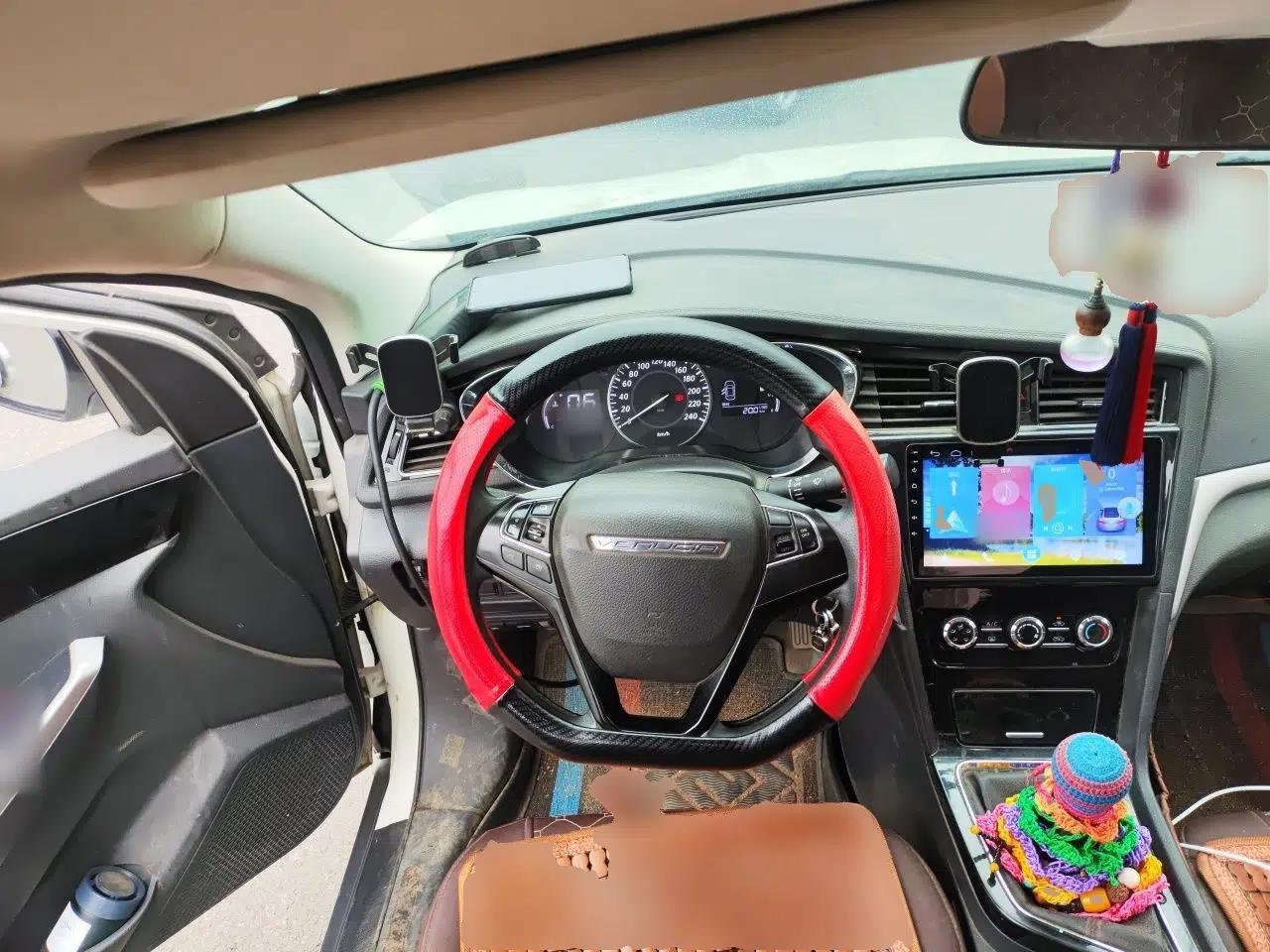 Venucia D60 2019 100 000 Glory 1.6L Entry Manual ChenShang Edition China VI — миниатюра 10