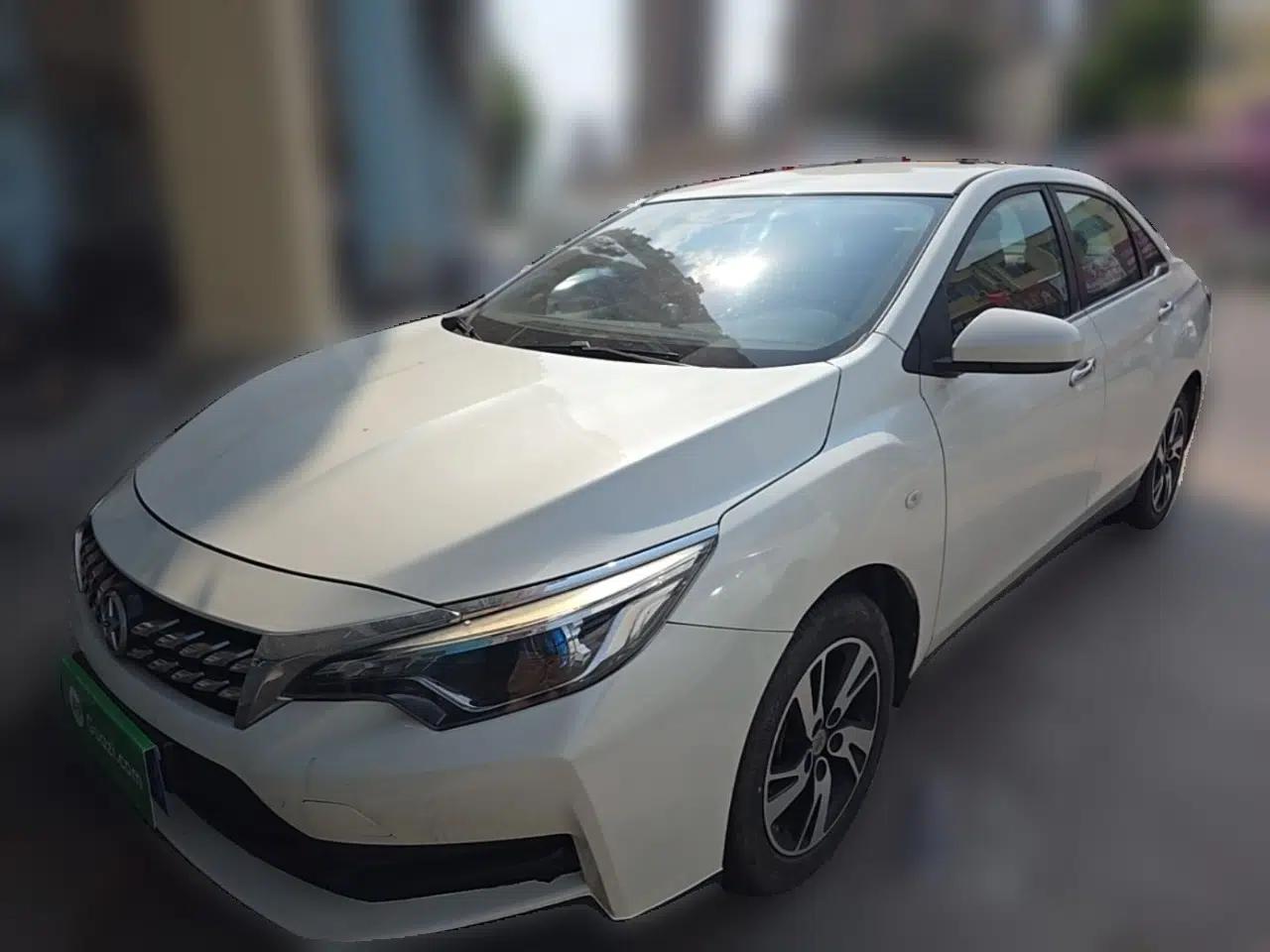 Venucia D60 2019 100 000 Glory 1.6L Entry Manual ChenShang Edition China VI — миниатюра 1