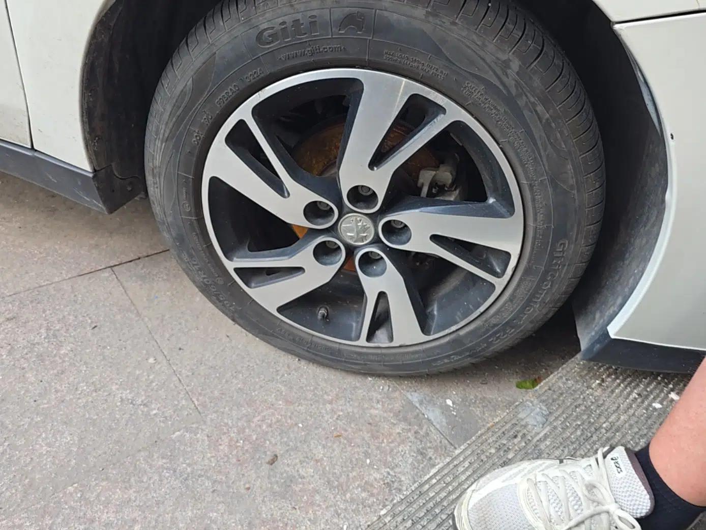 Venucia D60 2019 100 000 Glory 1.6L Entry Manual ChenShang Edition China VI — миниатюра 8