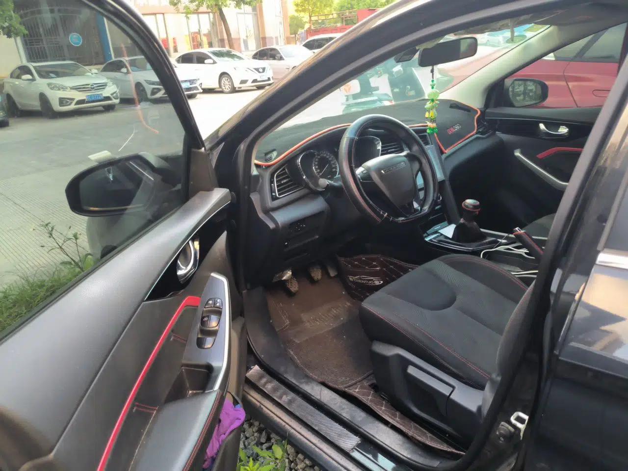 Venucia D60 2019 1.6L Entry Manual Fashion Edition — миниатюра 16