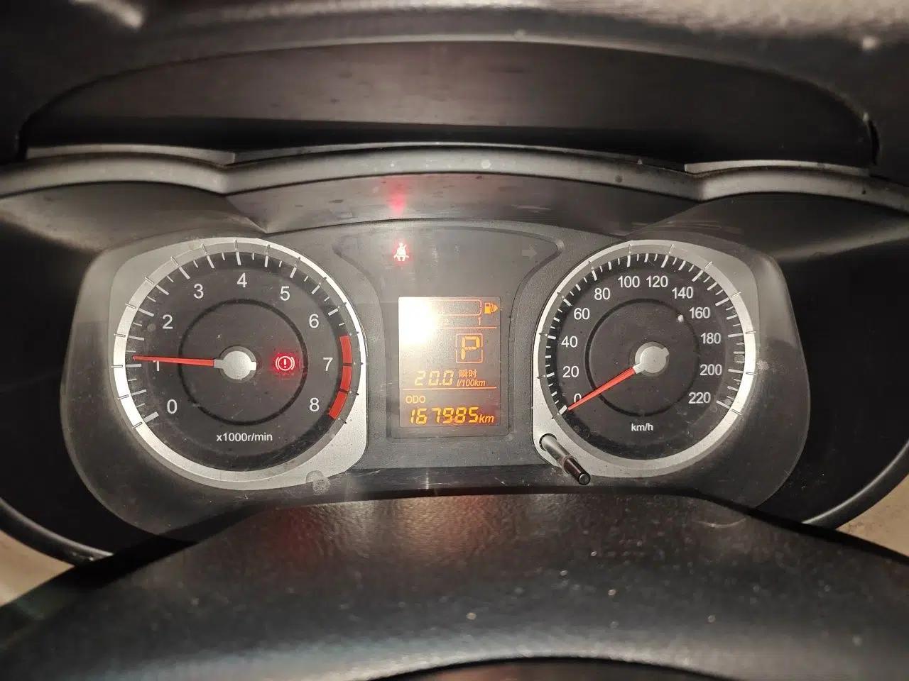 Venucia R50 2013 1.6L Automatic Luxury Edition — миниатюра 11