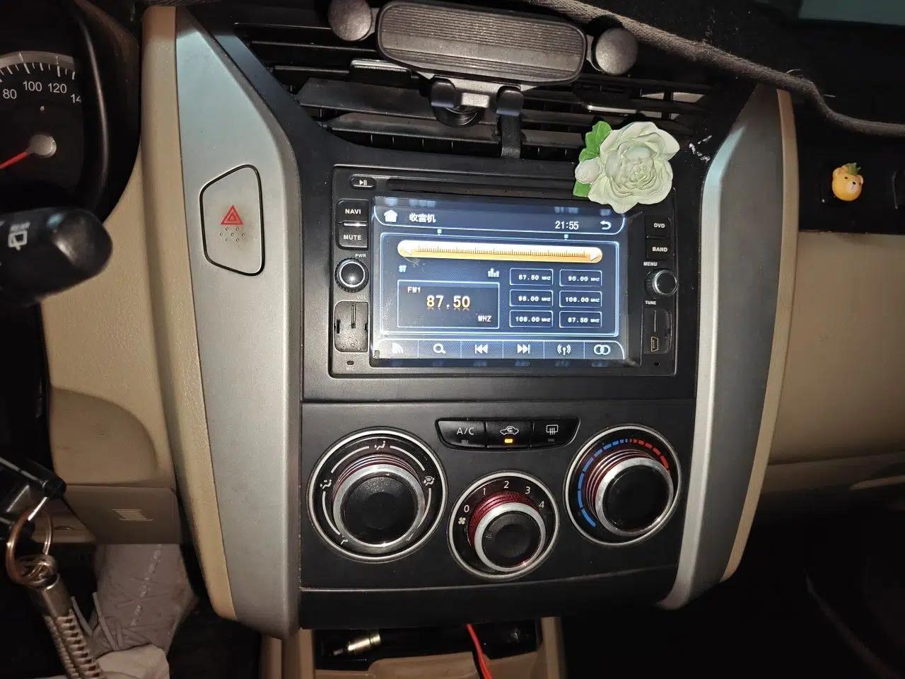Venucia R50 2013 1.6L Automatic Luxury Edition — миниатюра 13
