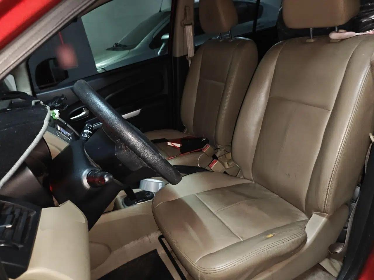Venucia R50 2013 1.6L Automatic Luxury Edition — миниатюра 15