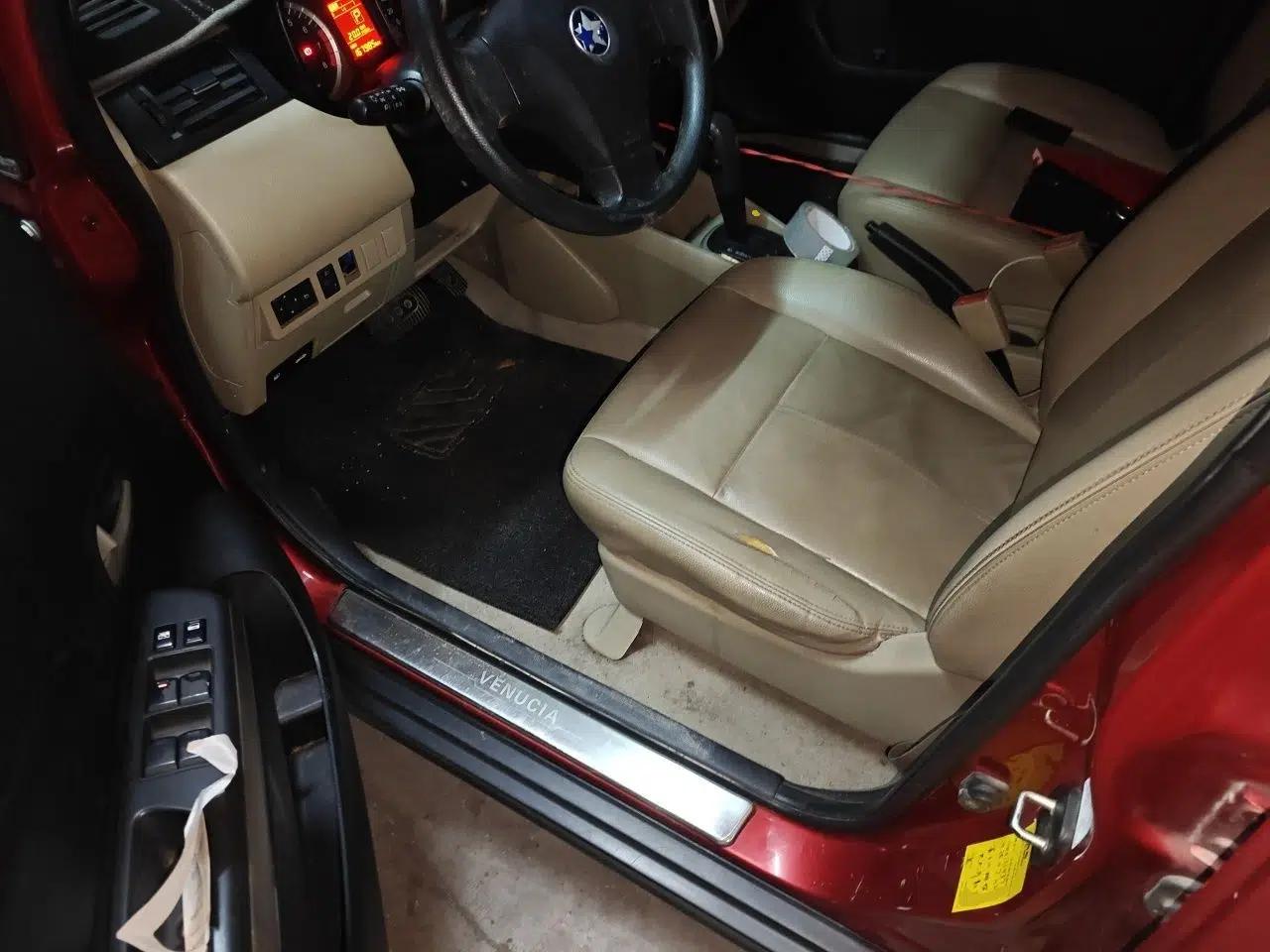Venucia R50 2013 1.6L Automatic Luxury Edition — миниатюра 16