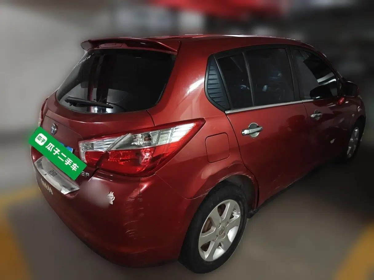 Venucia R50 2013 1.6L Automatic Luxury Edition — миниатюра 6