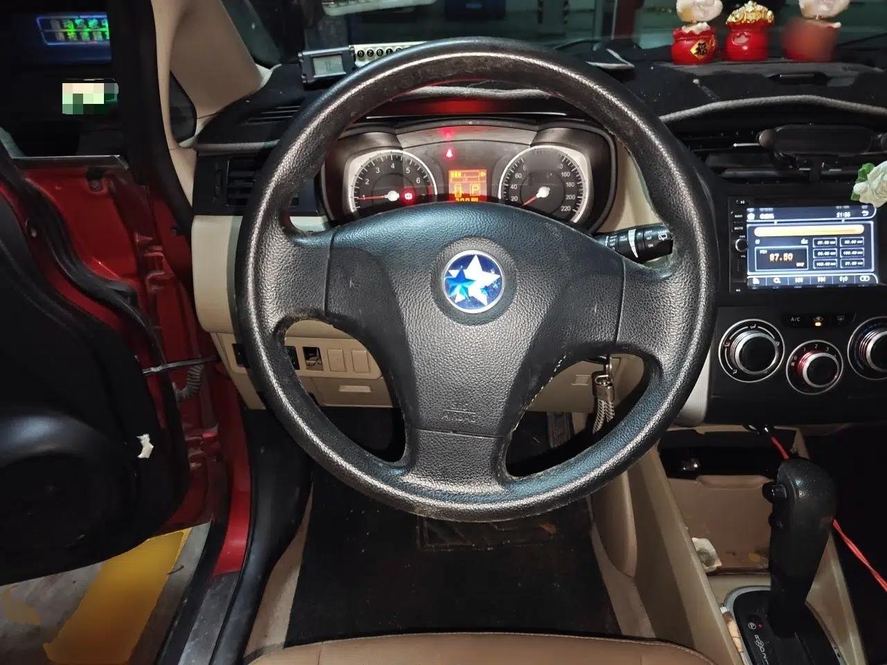 Venucia R50 2013 1.6L Automatic Luxury Edition — миниатюра 10