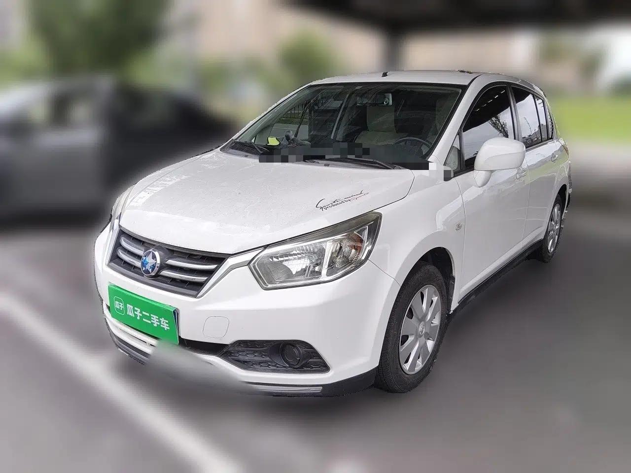 Venucia R50 2015 1.6L Manual Fashion Edition — миниатюра 1