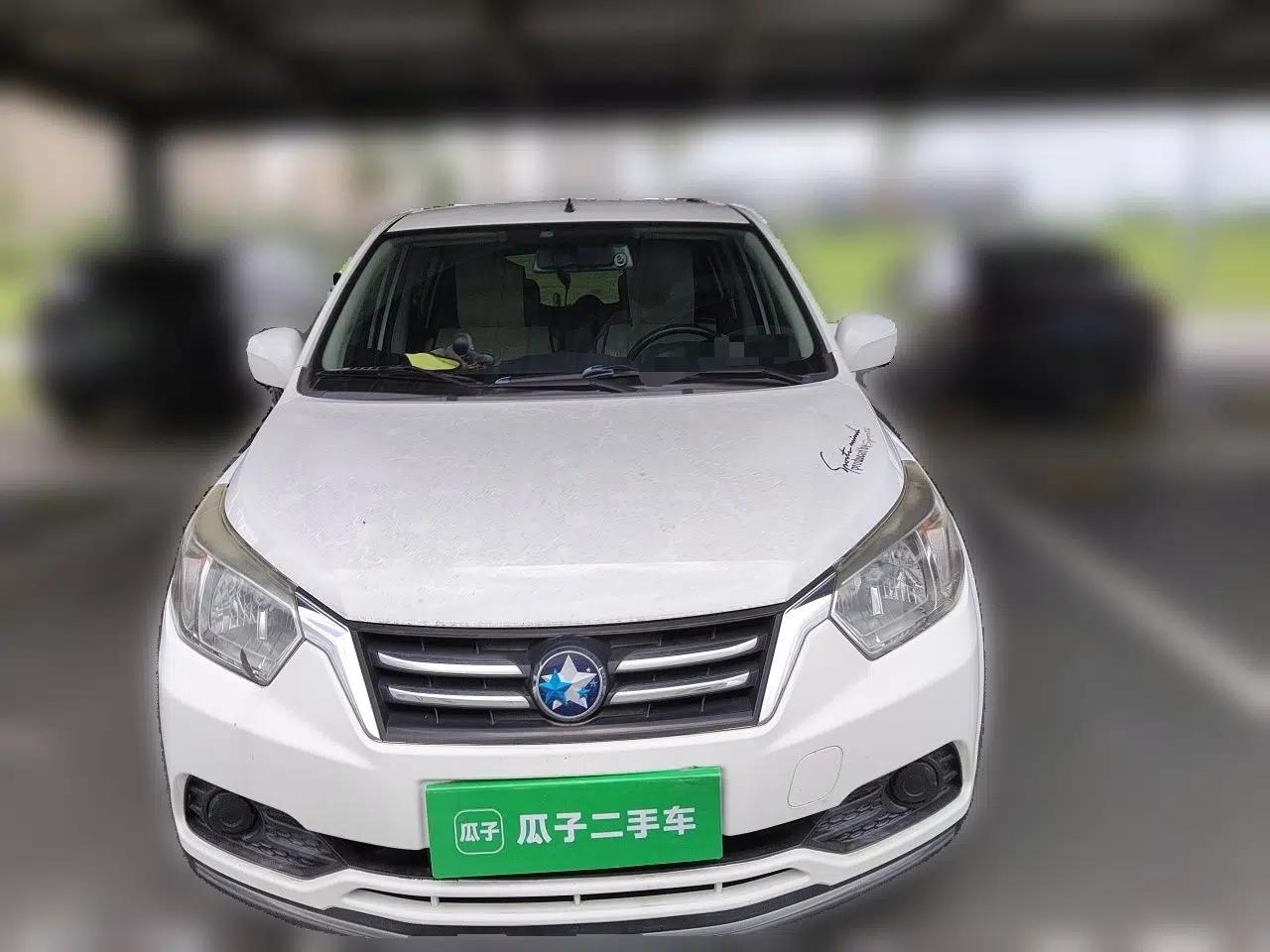 Venucia R50 2015 1.6L Manual Fashion Edition — миниатюра 2
