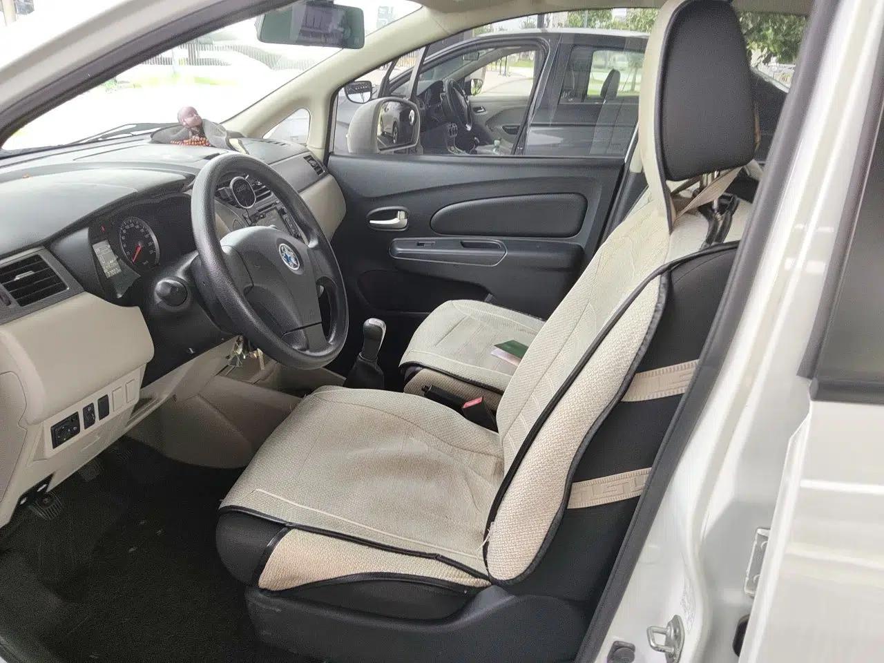 Venucia R50 2015 1.6L Manual Fashion Edition — миниатюра 15