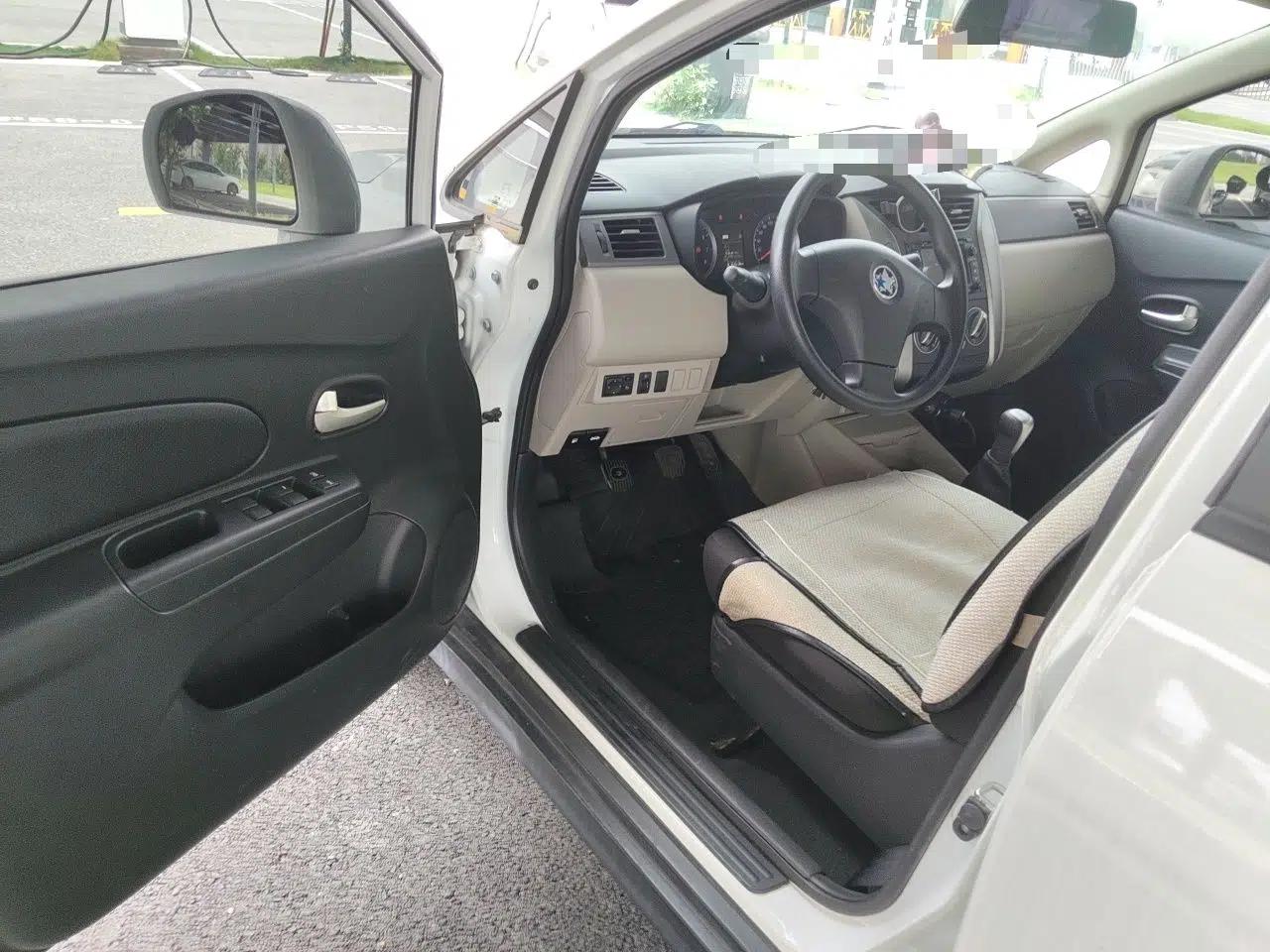 Venucia R50 2015 1.6L Manual Fashion Edition — миниатюра 16