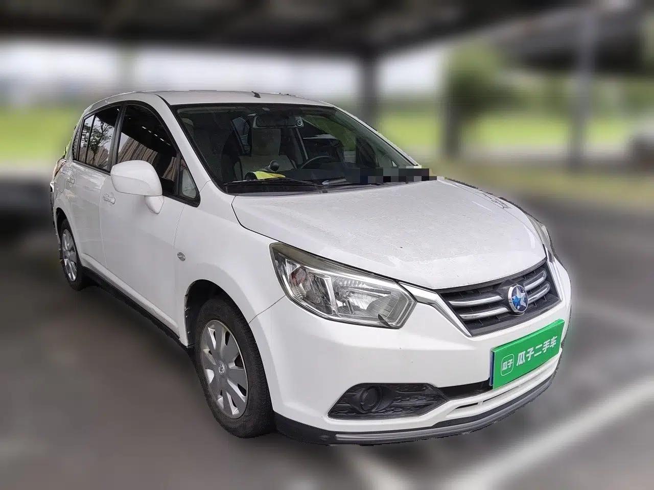 Venucia R50 2015 1.6L Manual Fashion Edition — миниатюра 3