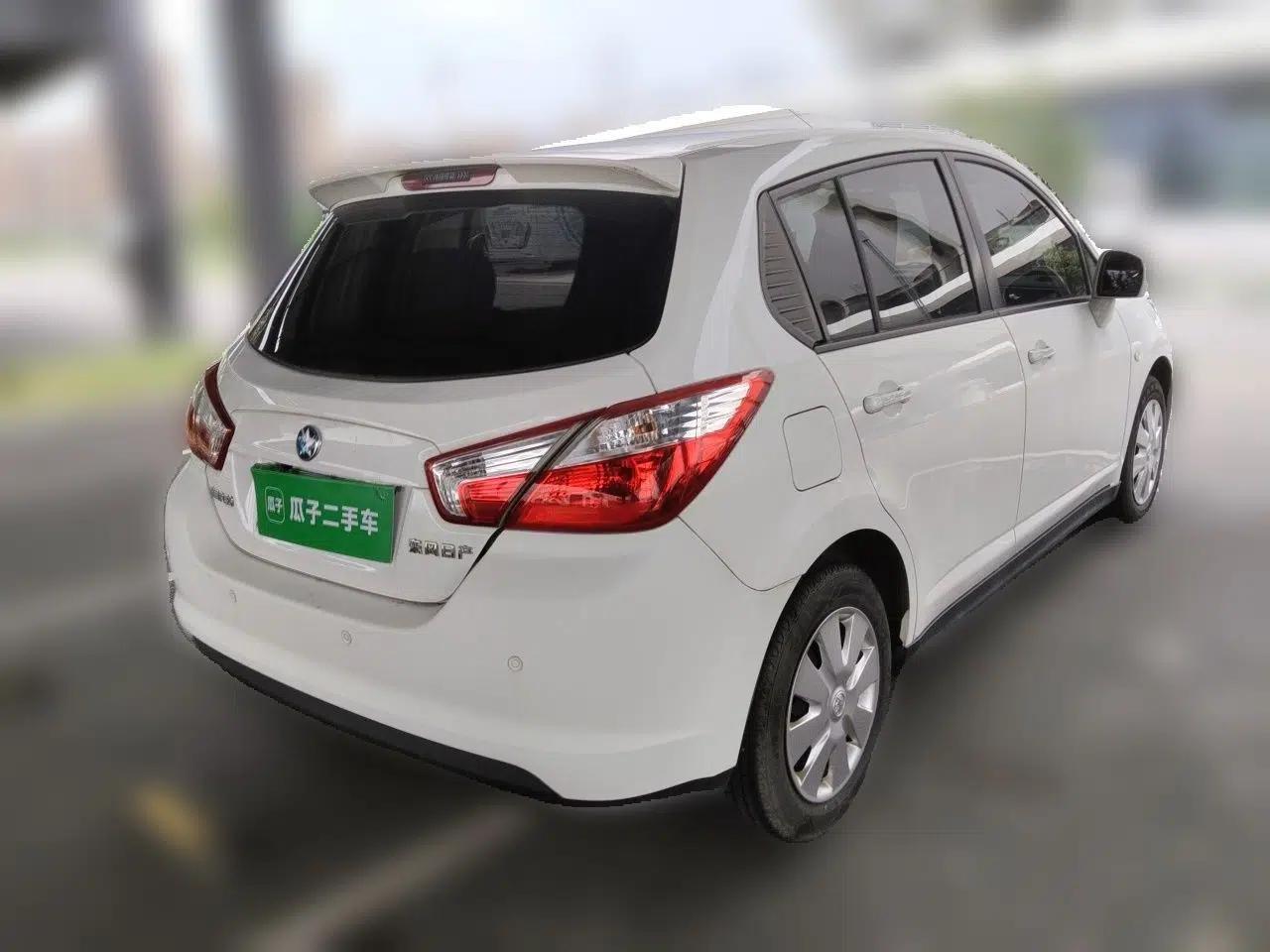 Venucia R50 2015 1.6L Manual Fashion Edition — миниатюра 6