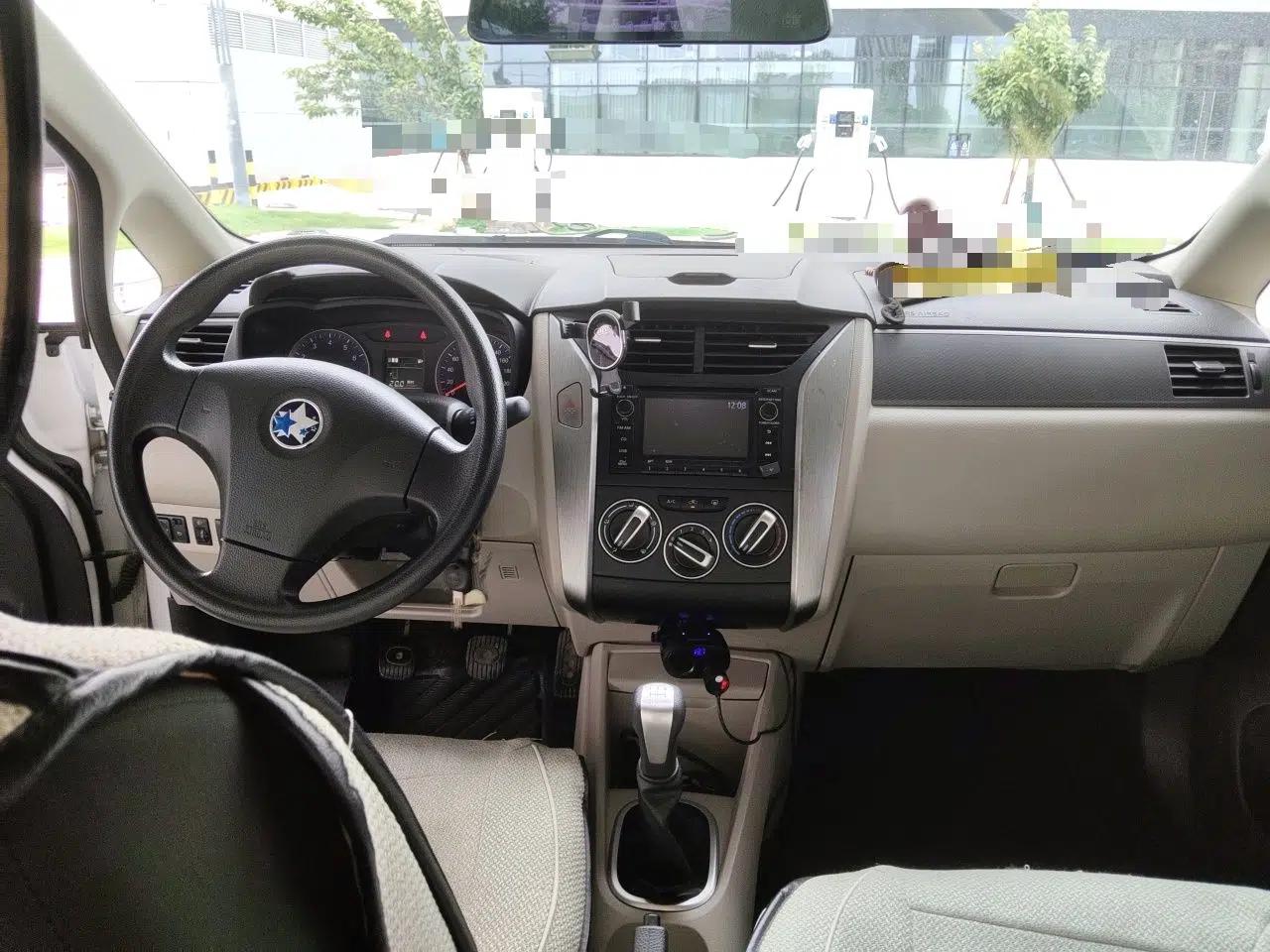 Venucia R50 2015 1.6L Manual Fashion Edition — миниатюра 9