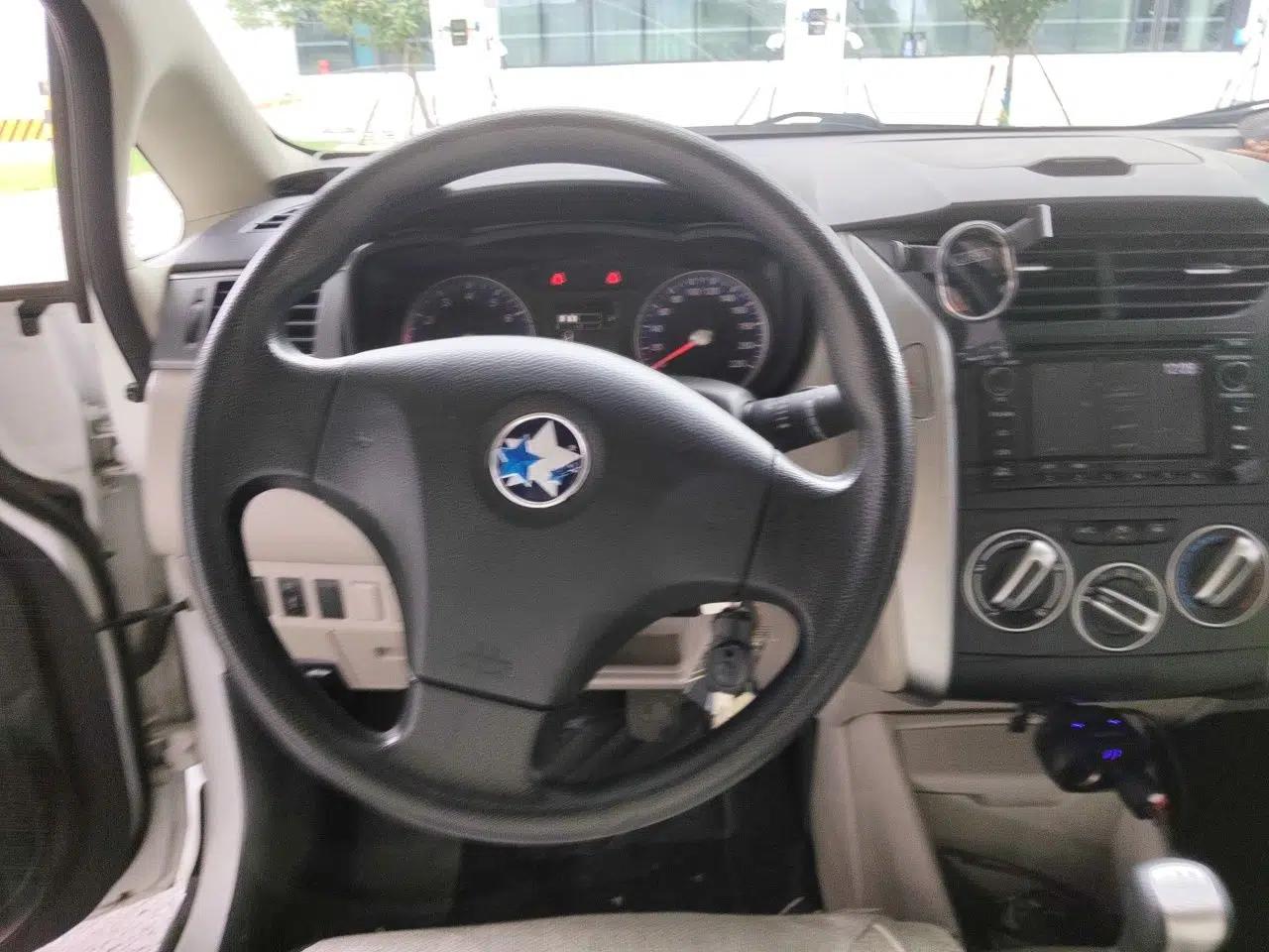 Venucia R50 2015 1.6L Manual Fashion Edition — миниатюра 10