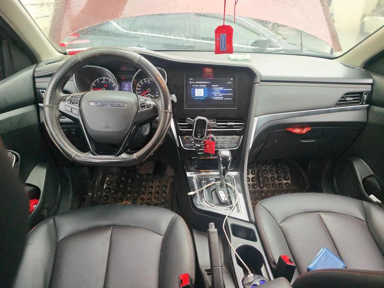 Venucia T70 2018 2.0L CVT Smart Enjoyment Version — миниатюра 9