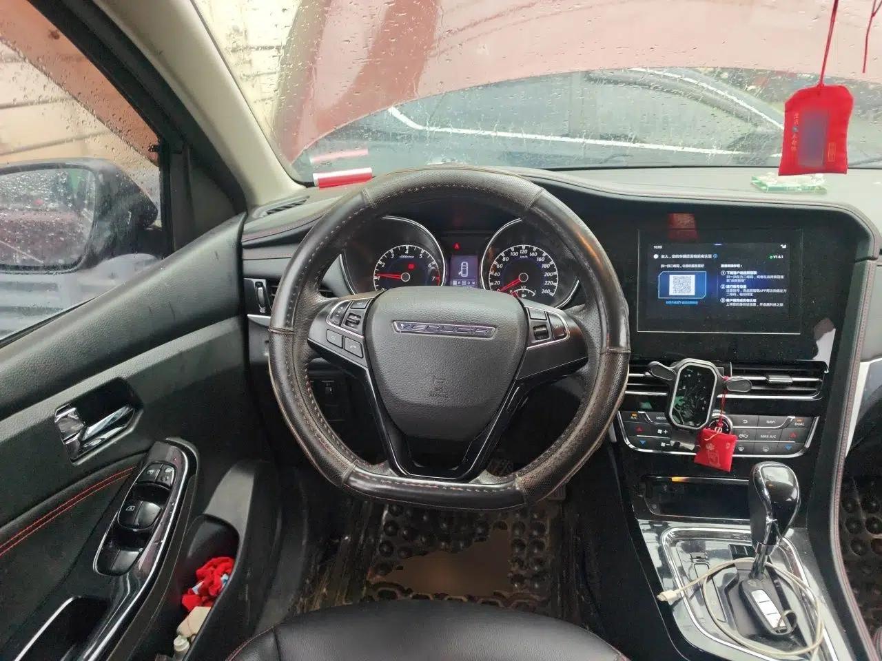 Venucia T70 2018 2.0L CVT Smart Enjoyment Version — миниатюра 10