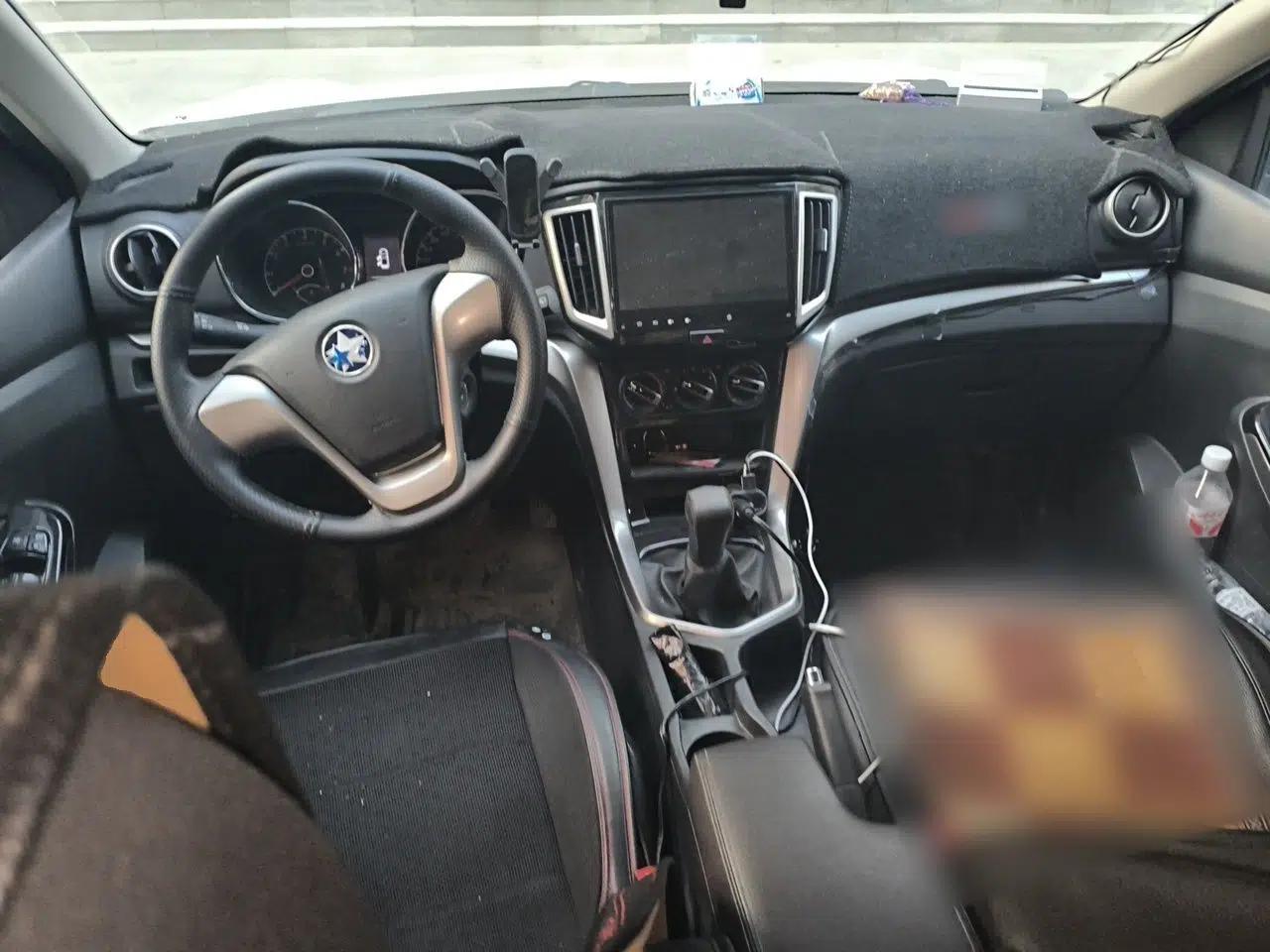 Venucia T70 2016 1.6L Manual Ruixing Edition — миниатюра 9