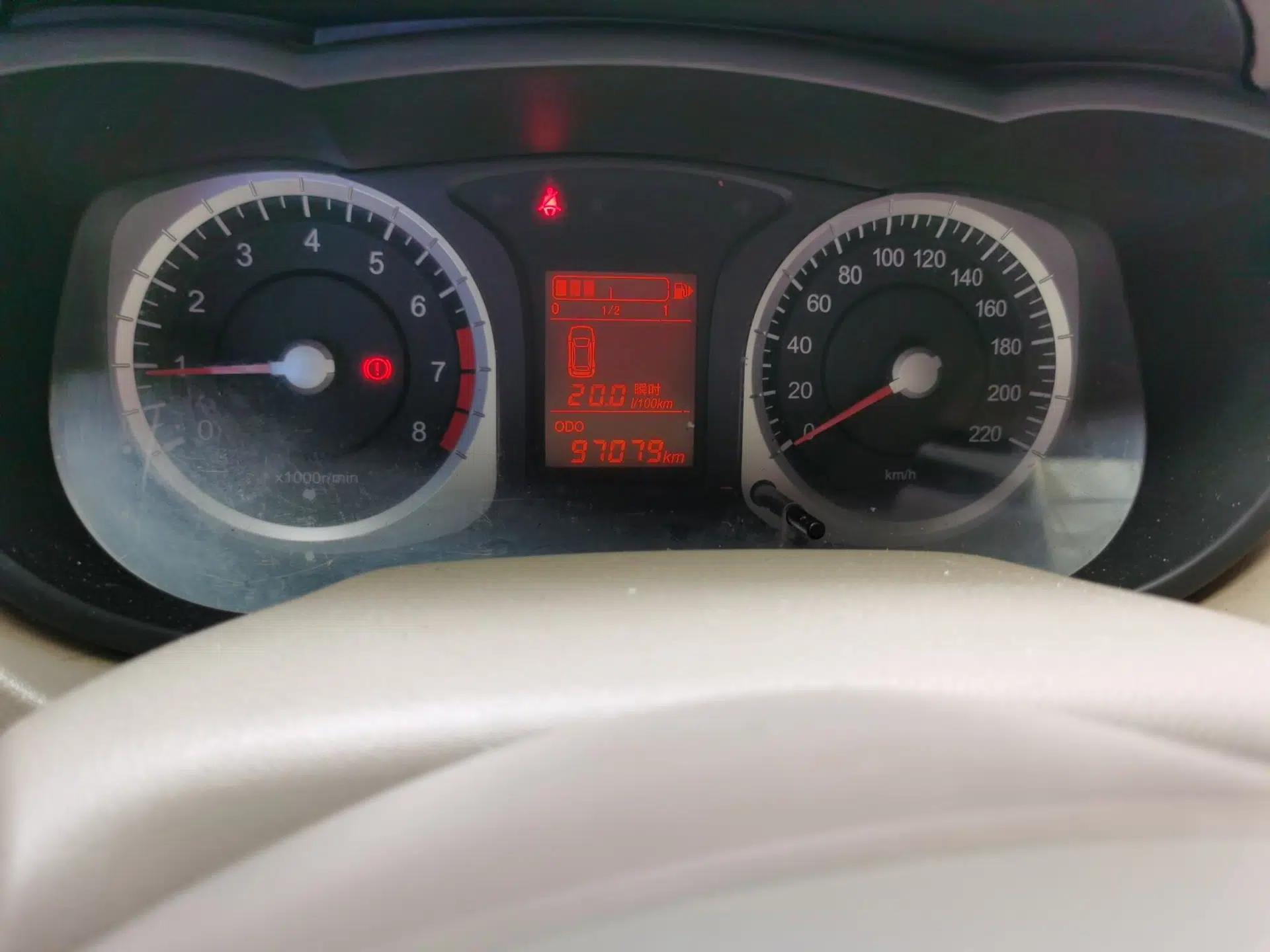 Venucia D50 2013 1.6L Manual Fashion Edition — миниатюра 12