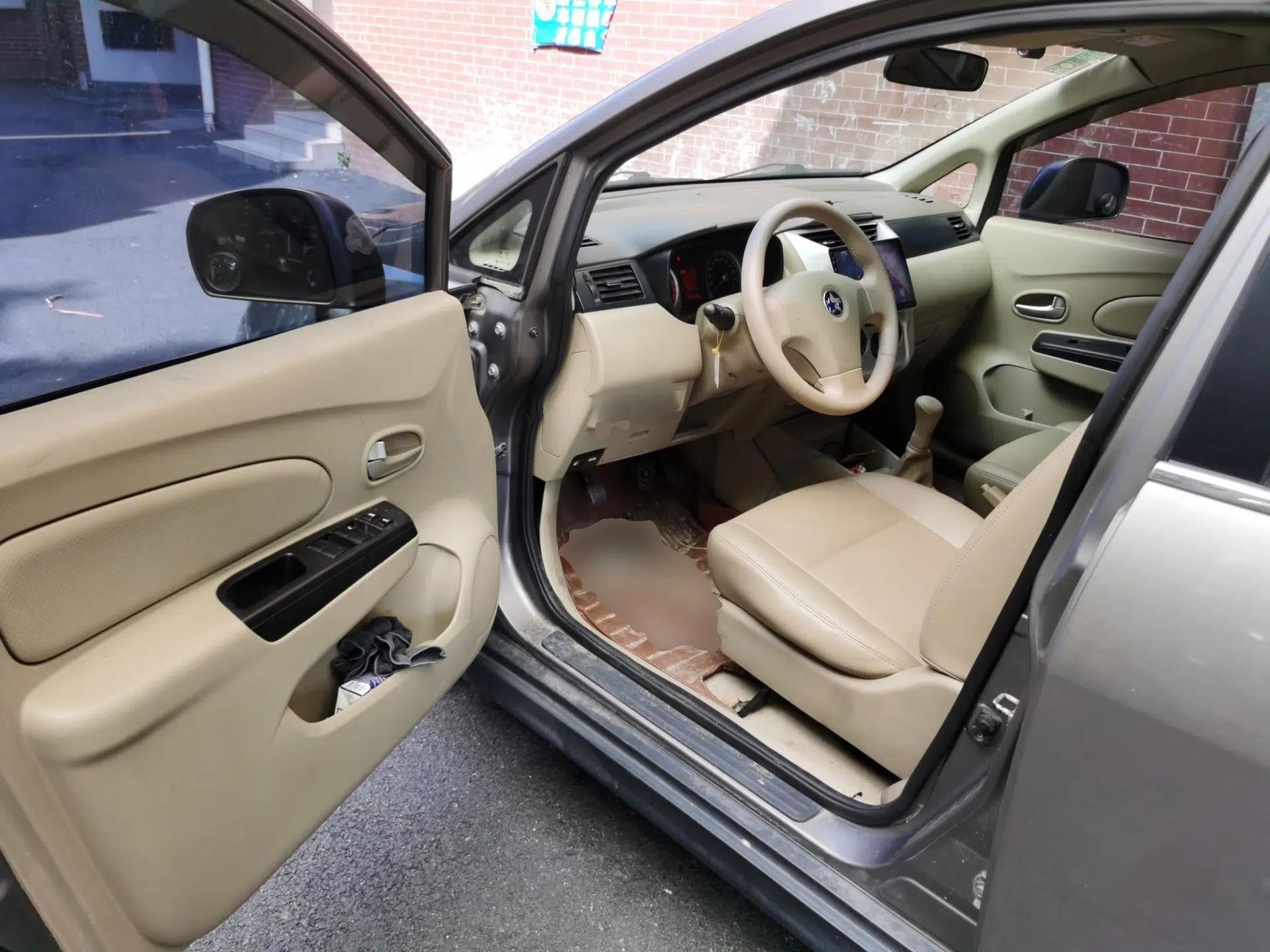 Venucia D50 2013 1.6L Manual Fashion Edition — миниатюра 16