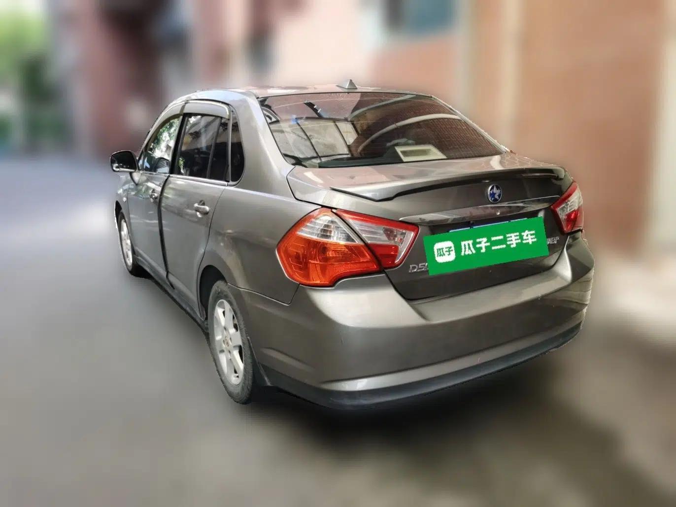 Venucia D50 2013 1.6L Manual Fashion Edition — миниатюра 4