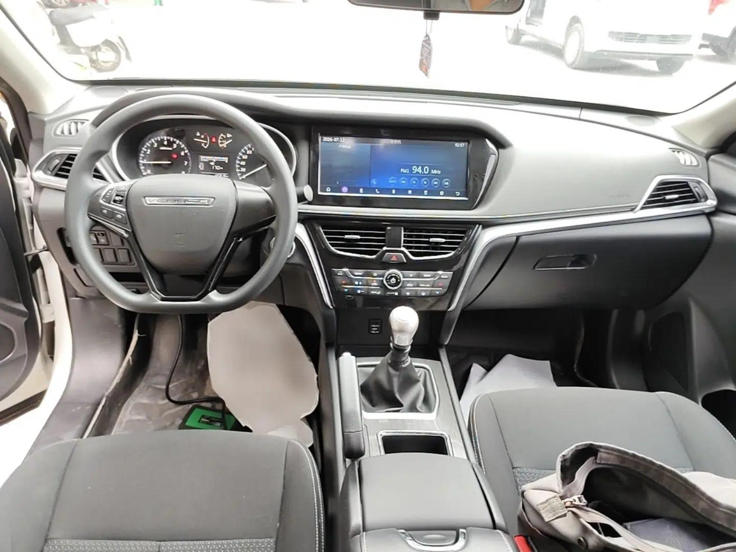 Venucia T90 2017 2.0L Manual Fashion Edition — миниатюра 12