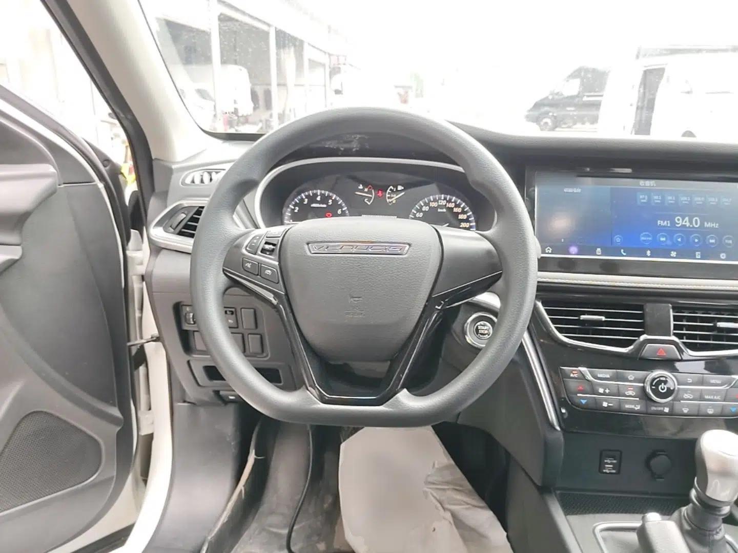 Venucia T90 2017 2.0L Manual Fashion Edition — миниатюра 13