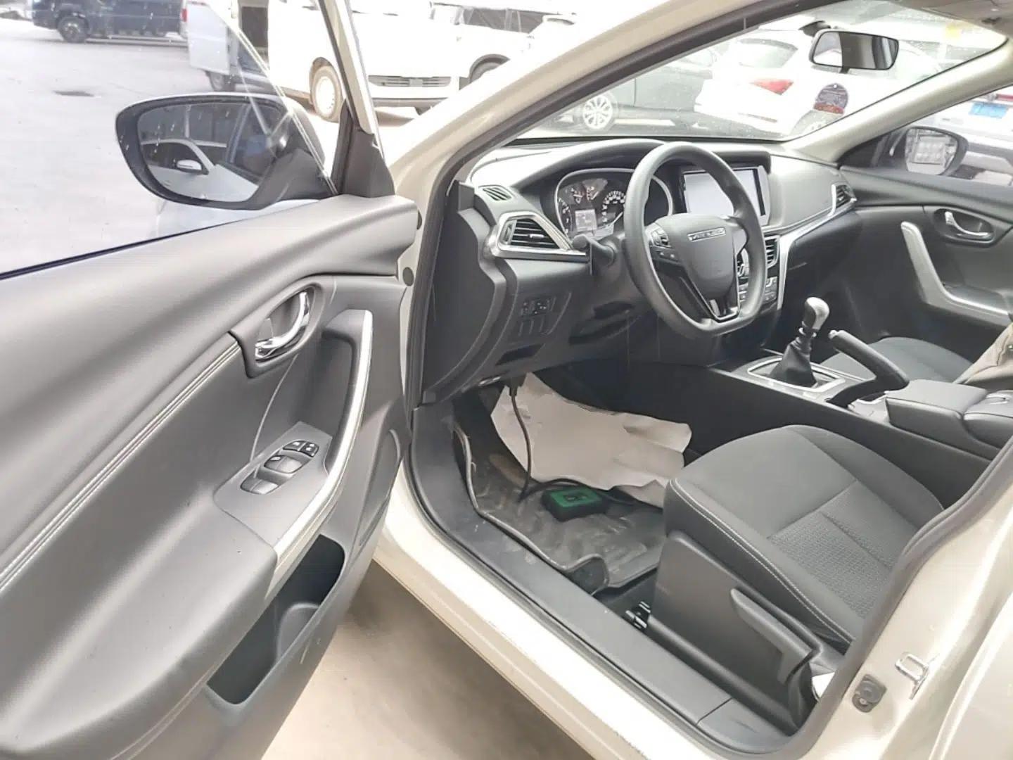 Venucia T90 2017 2.0L Manual Fashion Edition — миниатюра 18