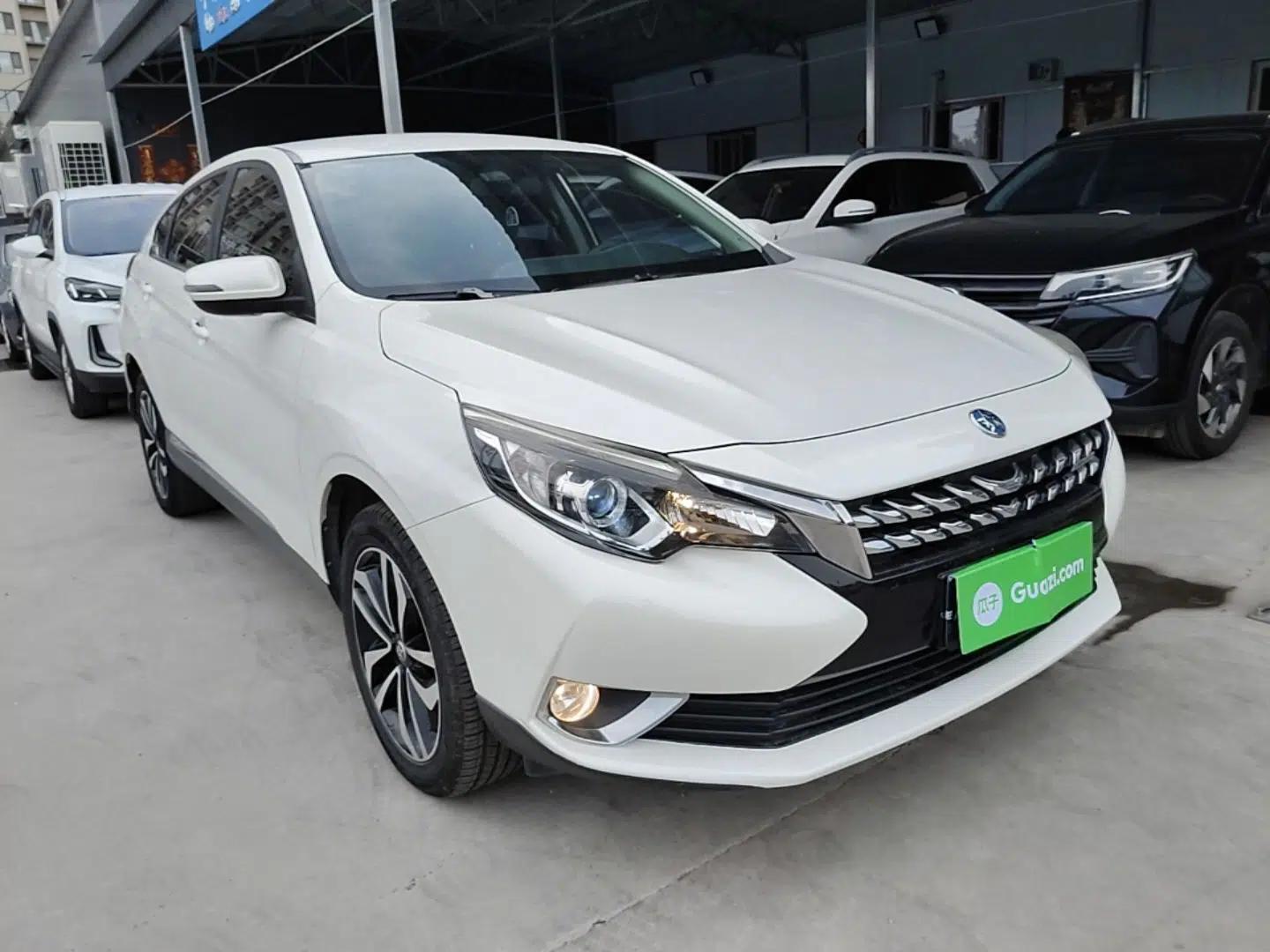 Venucia T90 2017 2.0L Manual Fashion Edition — миниатюра 3