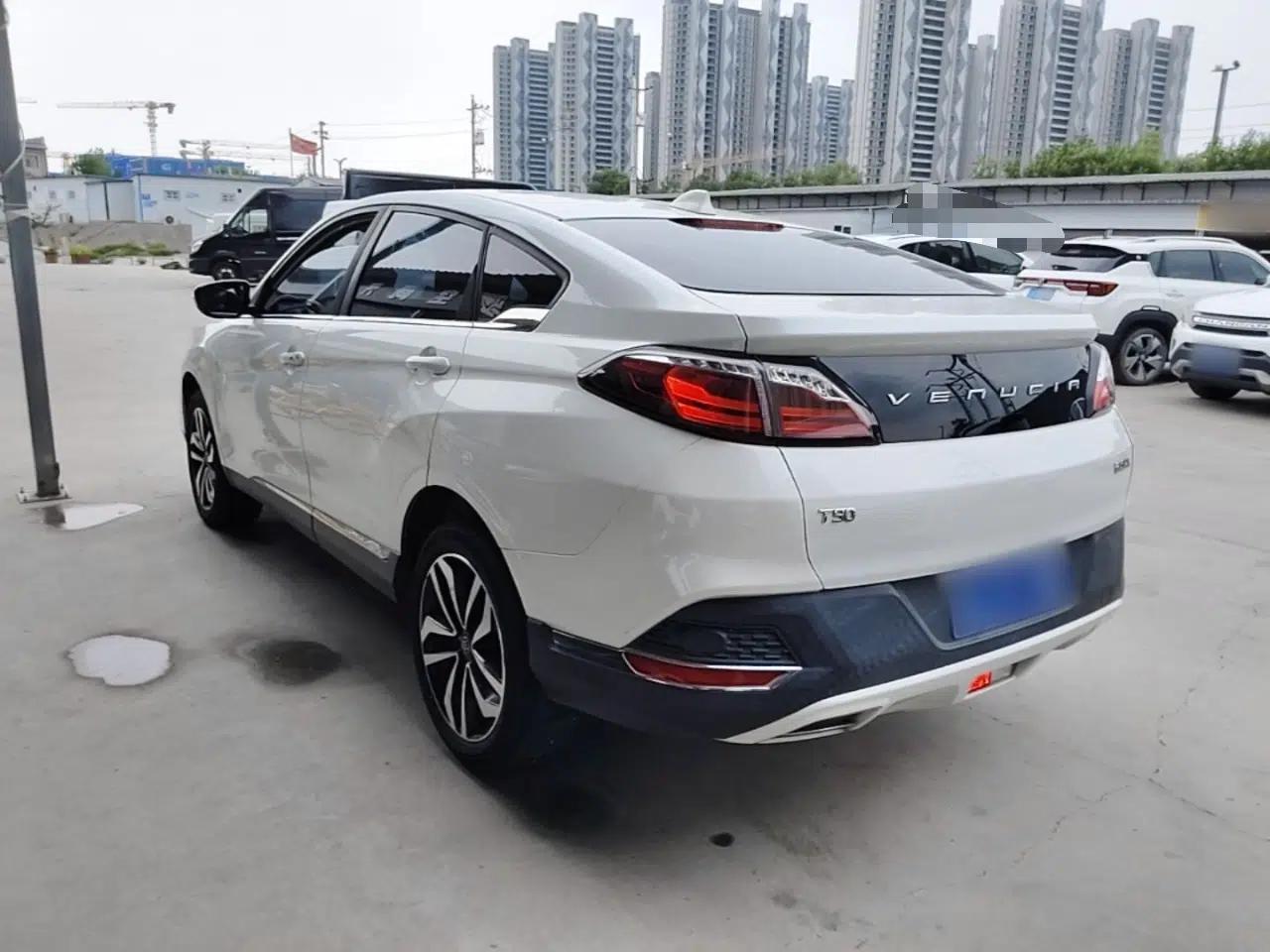 Venucia T90 2017 2.0L Manual Fashion Edition — миниатюра 4