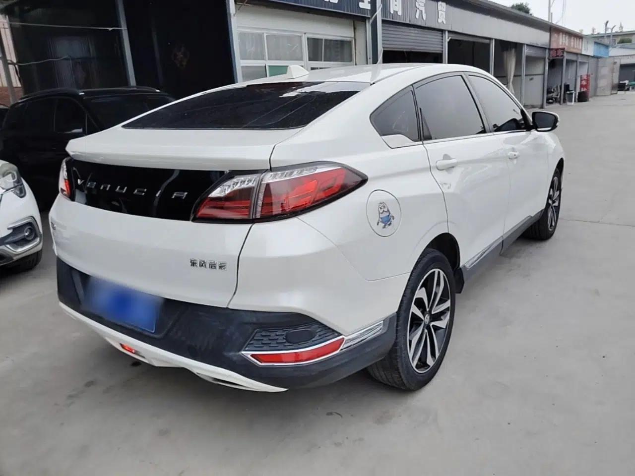 Venucia T90 2017 2.0L Manual Fashion Edition — миниатюра 6