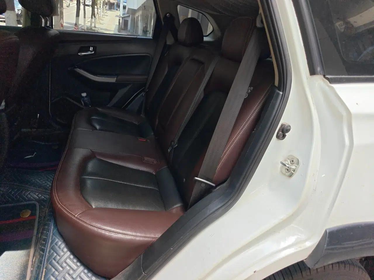 Venucia T70X 2016 2.0L CVT SmartFun Sport Edition — миниатюра 17