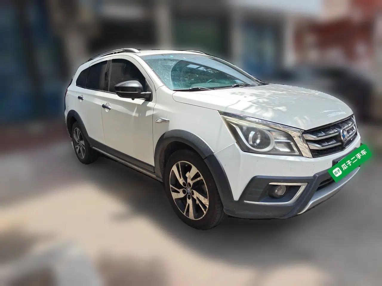 Venucia T70X 2016 2.0L CVT SmartFun Sport Edition — миниатюра 3