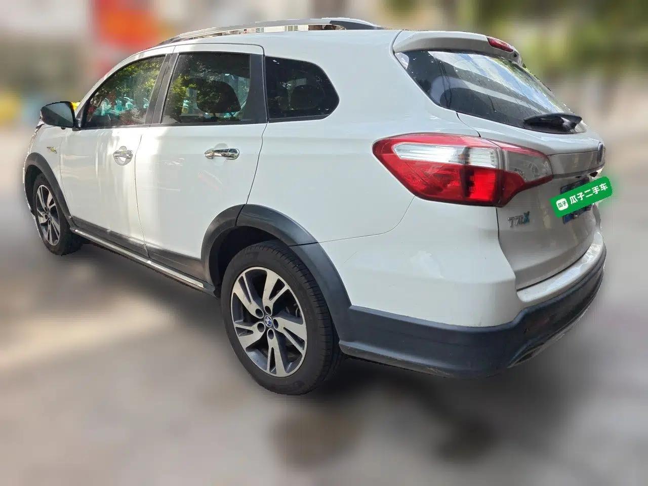 Venucia T70X 2016 2.0L CVT SmartFun Sport Edition — миниатюра 4