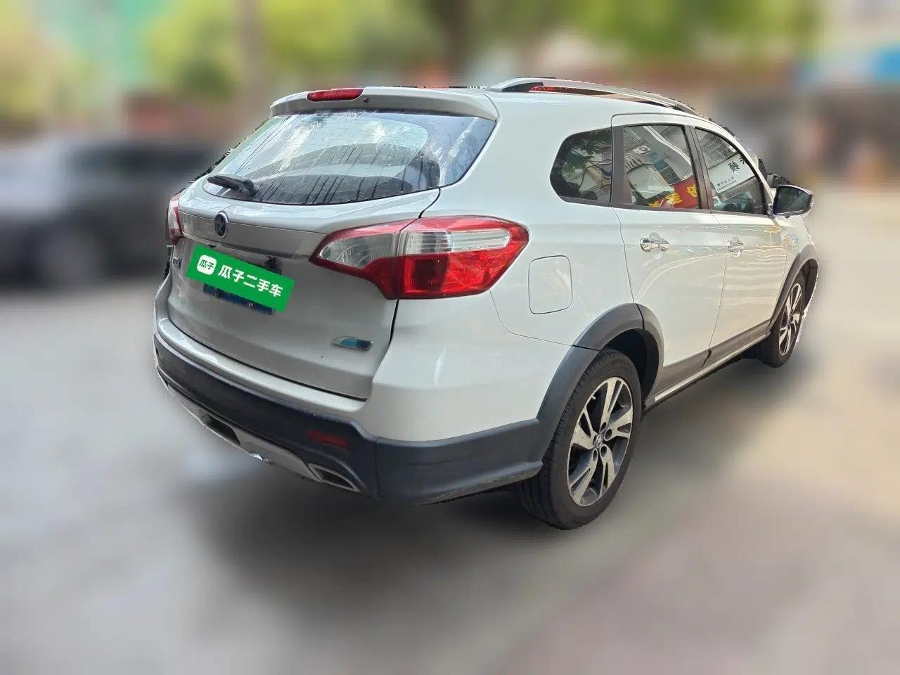 Venucia T70X 2016 2.0L CVT SmartFun Sport Edition — миниатюра 6