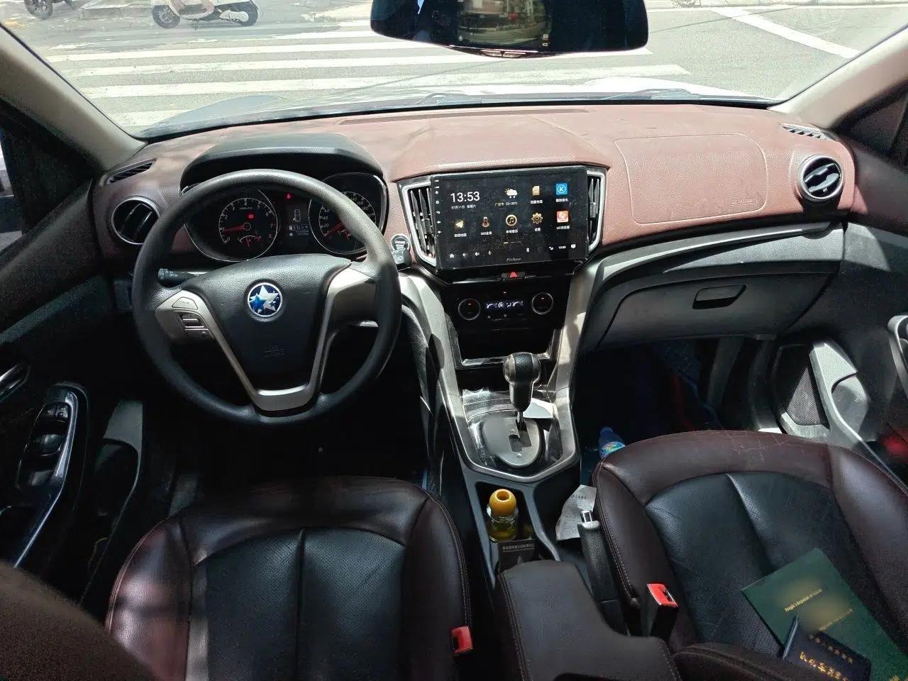 Venucia T70X 2016 2.0L CVT SmartFun Sport Edition — миниатюра 9
