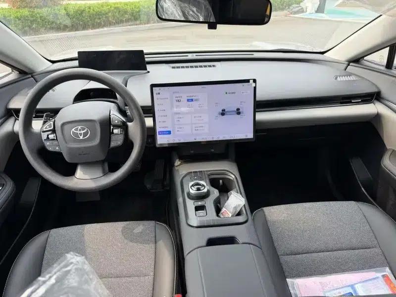 Toyota BZ5 2025 550 JOY — миниатюра 9