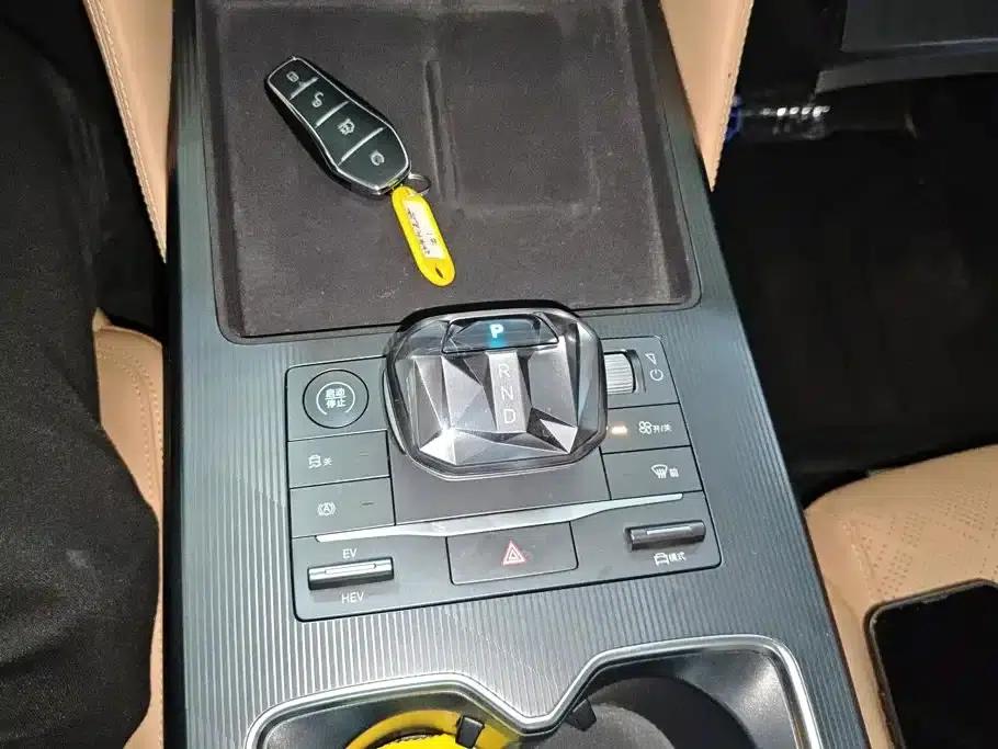Song L DM-i 2024 Model 112km Leading Edition — миниатюра 16