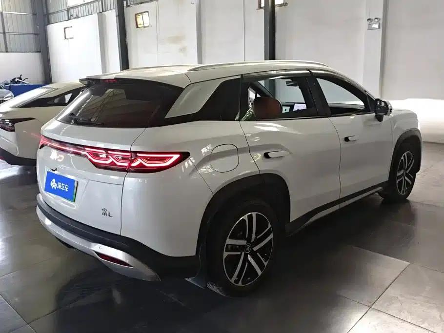 Song L DM-i 2024 Model 112km Leading Edition — миниатюра 3