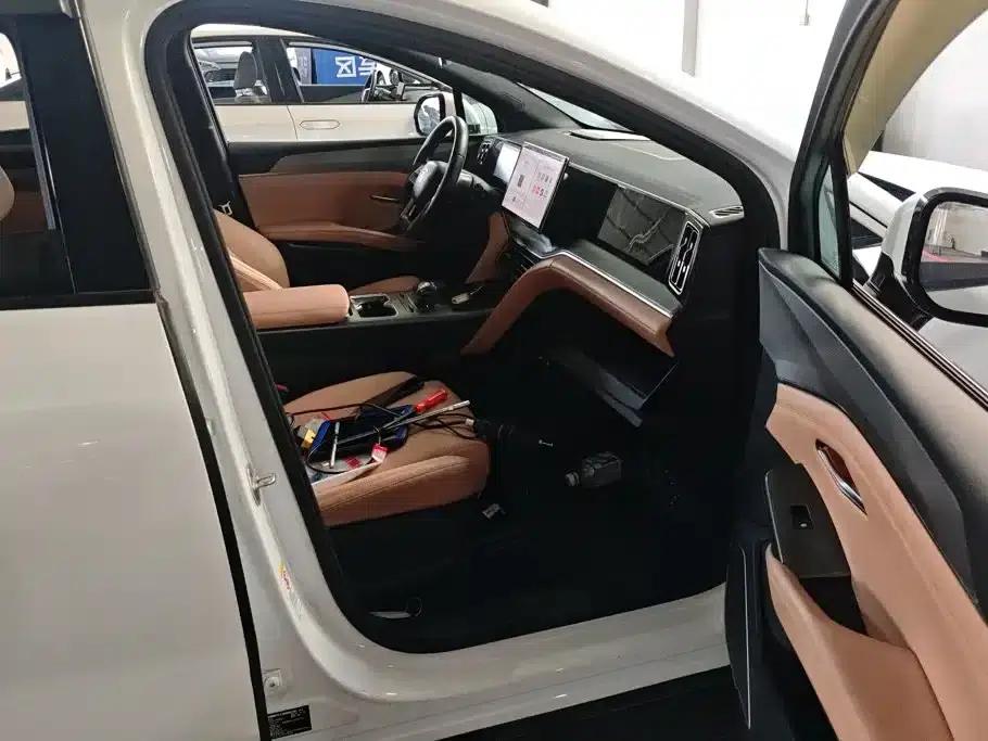 Song L DM-i 2024 Model 112km Leading Edition — миниатюра 8