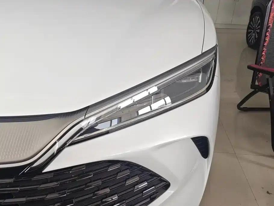 Song L DM-i 2025 Smart Driving Edition 112km Leading Model — миниатюра 5