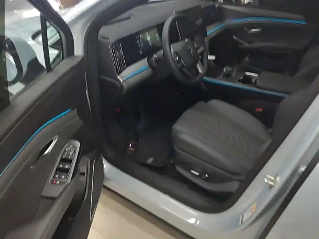 Song L DM-i 2025 Smart Driving Edition 160km/h Superior Model — миниатюра 16