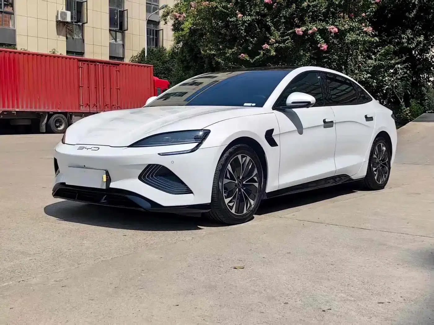 Seal 2022 550km Standard Range Rear-Wheel Drive Elite — миниатюра 1