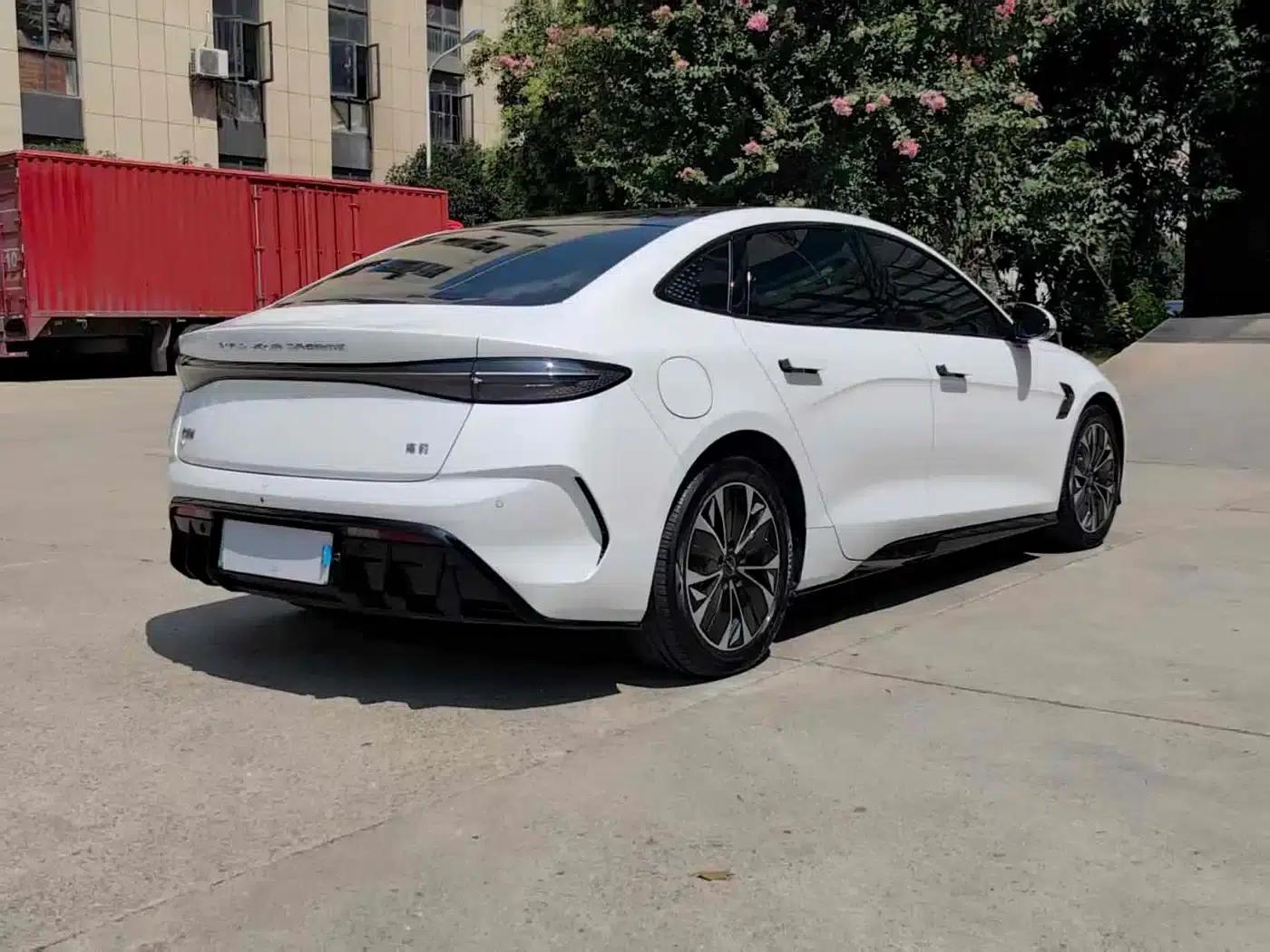 Seal 2022 550km Standard Range Rear-Wheel Drive Elite — миниатюра 7